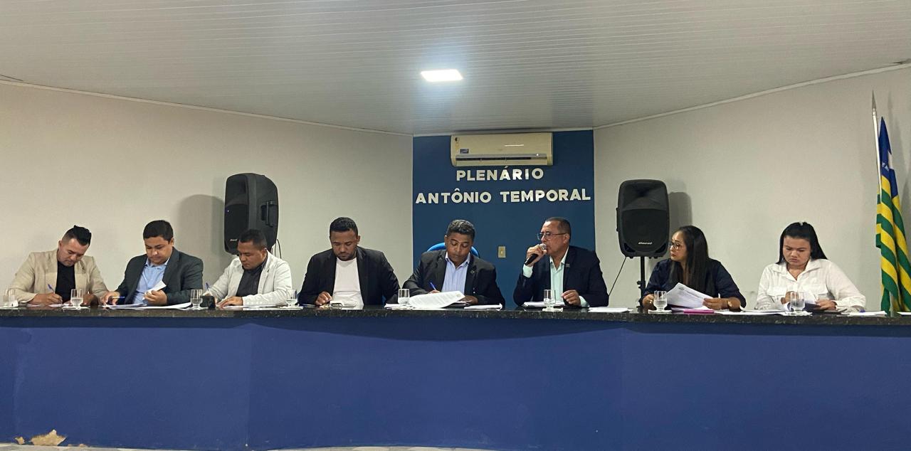 Câmara Cristino Castro Inicia Trabalhos Legislativos com Definição de Comissões Permanentes para 2025